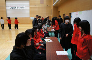 ３月英語発表会 ２年Festivalの様子